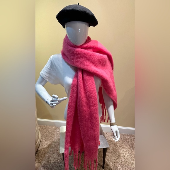 Anthropologie Accessories - 🌟HP🌟Anthropologie Luxe Pink Rose Fringed Acrylic Wrap Scarf OSFM